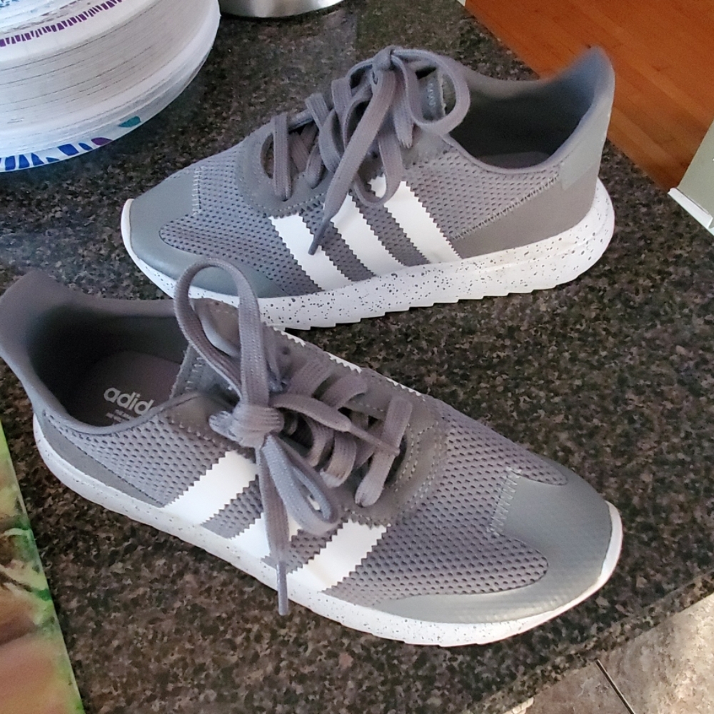 Adidas girls sneakers 5.5